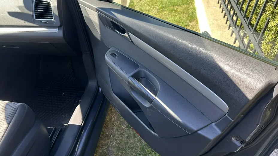VOLKSWAGEN Sharan -