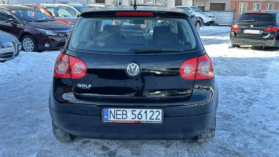 VOLKSWAGEN Golf -