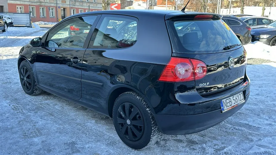 VOLKSWAGEN Golf -