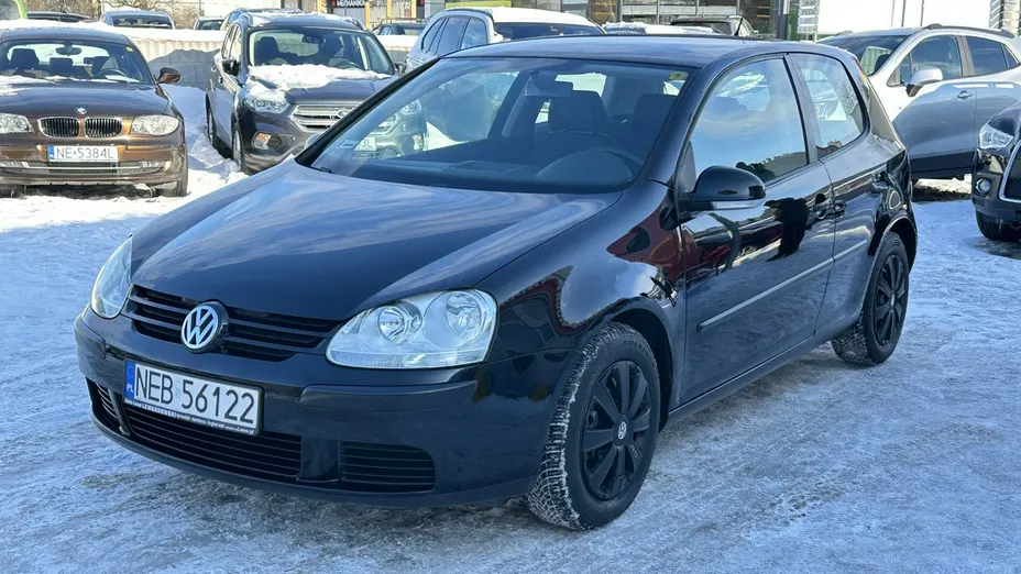 VOLKSWAGEN Golf -