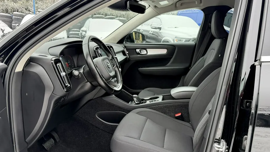 VOLVO XC40 -