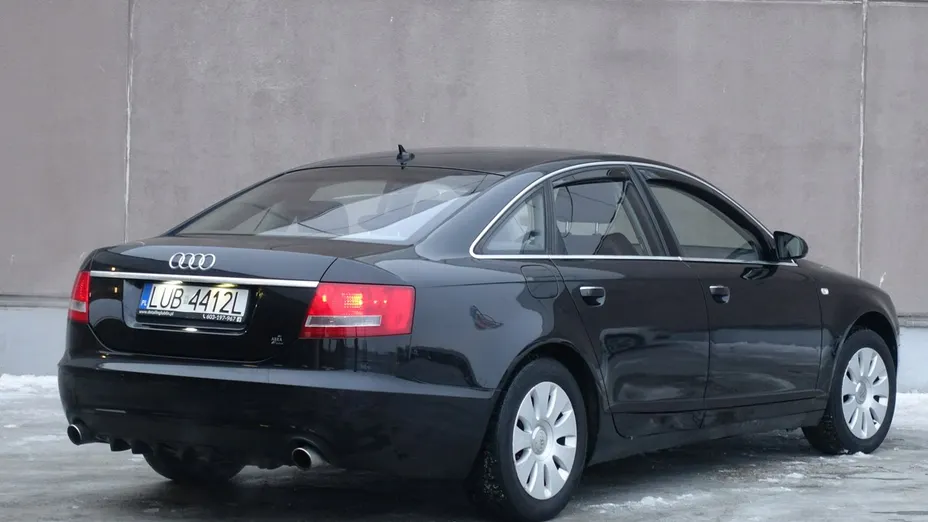 AUDI A6 -