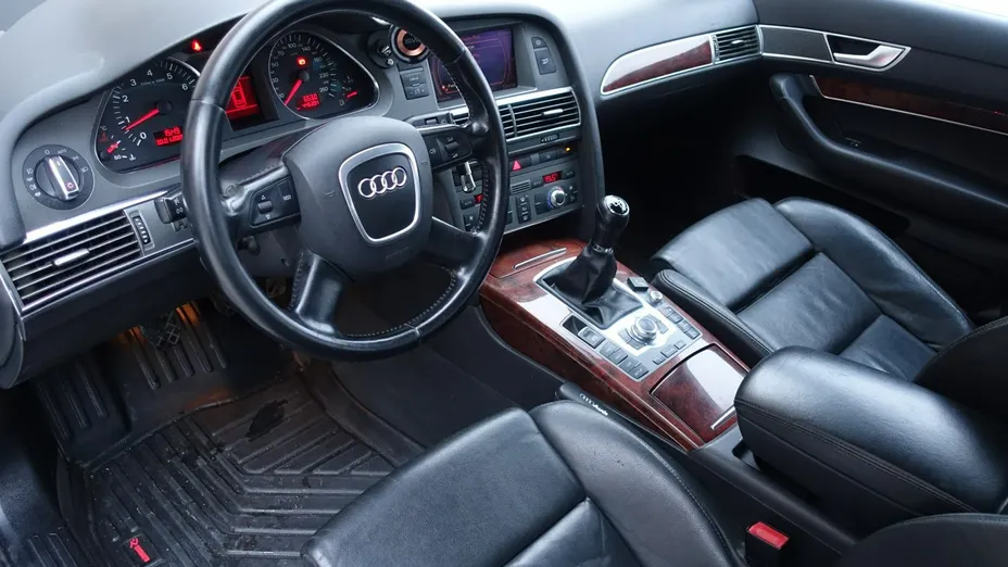 AUDI A6 -