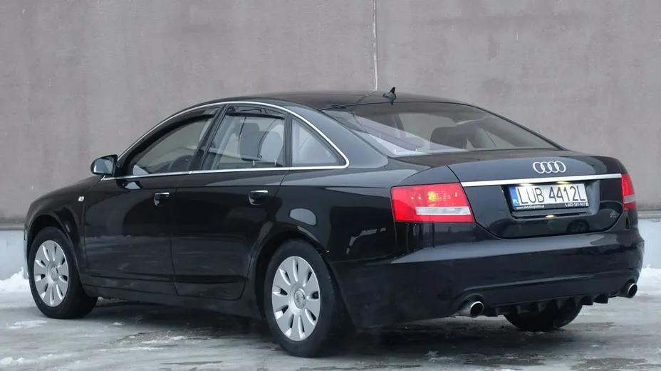 AUDI A6 -