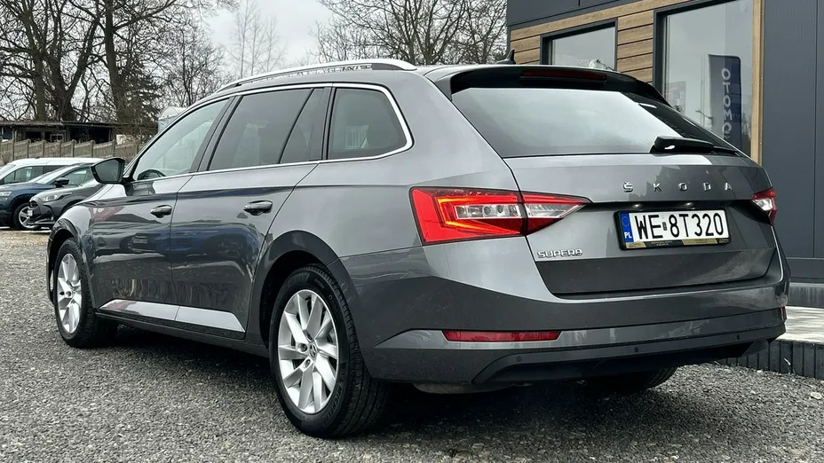 SKODA Superb -