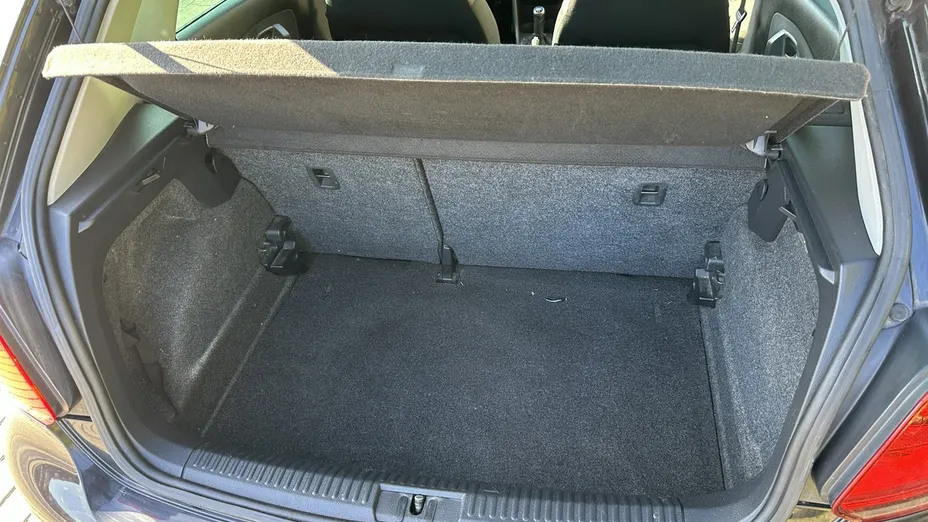 VOLKSWAGEN Polo -