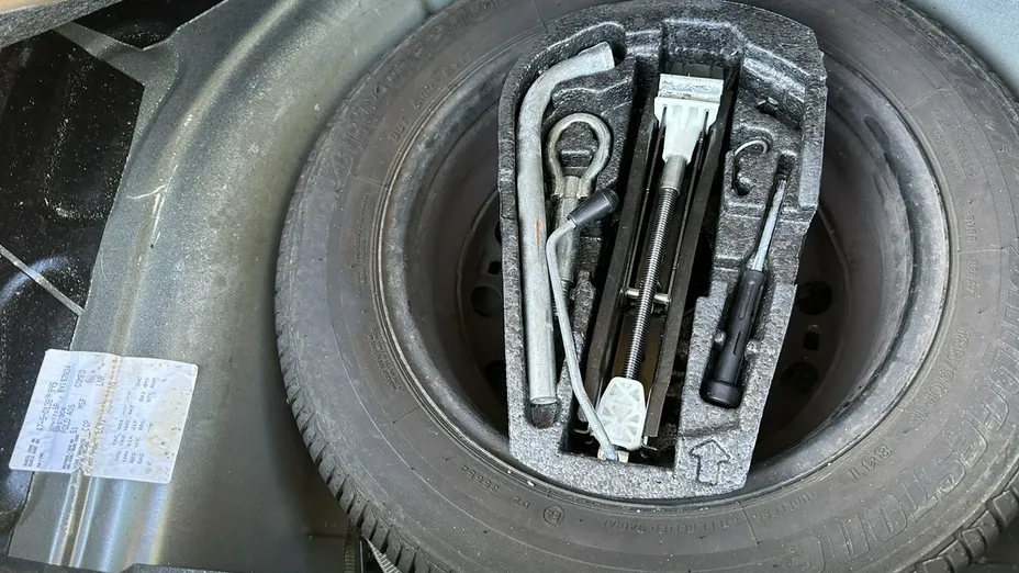 VOLKSWAGEN Polo -
