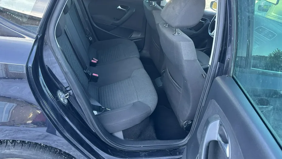 VOLKSWAGEN Polo -