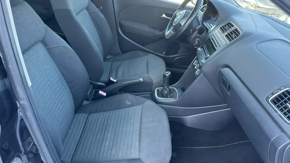 VOLKSWAGEN Polo -