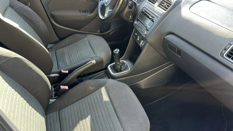 VOLKSWAGEN Polo -