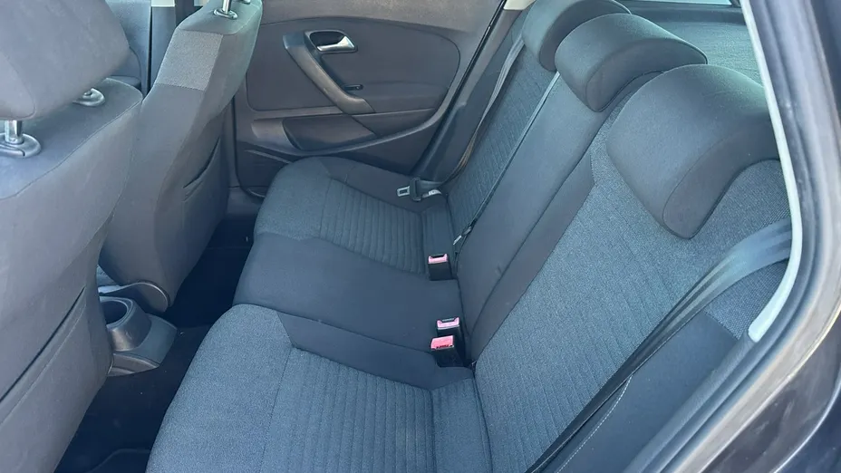 VOLKSWAGEN Polo -