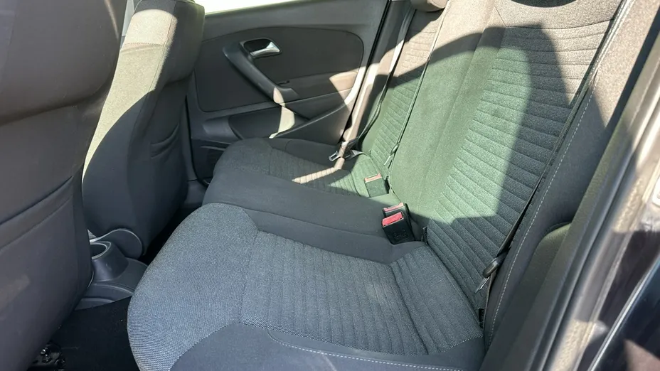 VOLKSWAGEN Polo -