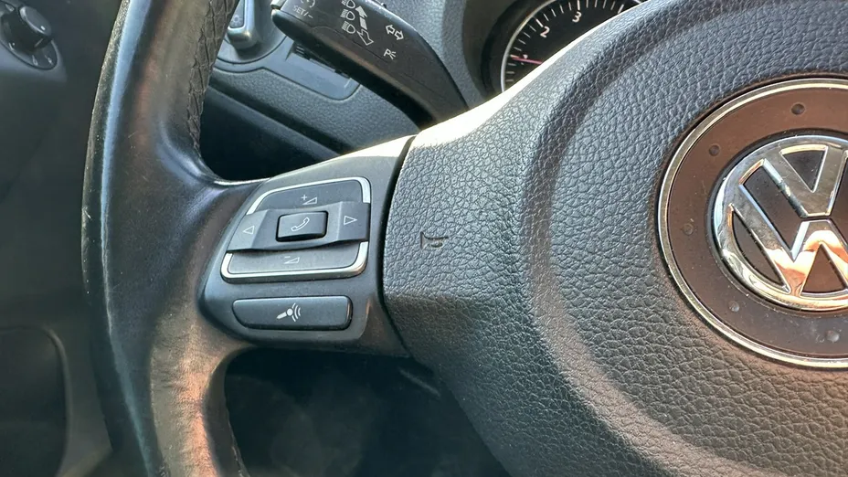 VOLKSWAGEN Polo -
