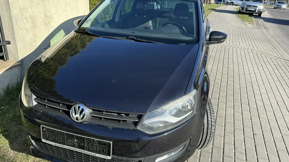 VOLKSWAGEN Polo -