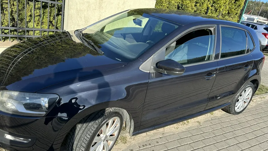 VOLKSWAGEN Polo -