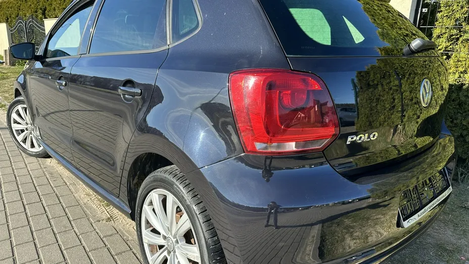 VOLKSWAGEN Polo -