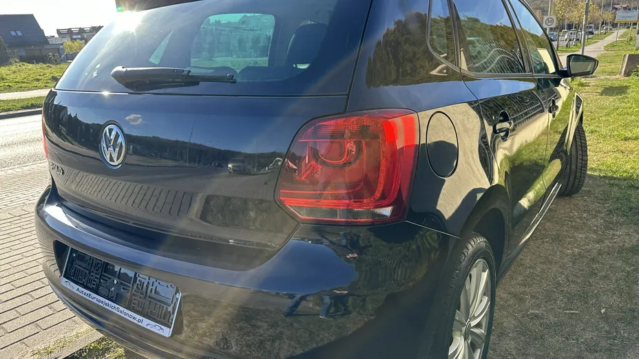 VOLKSWAGEN Polo -
