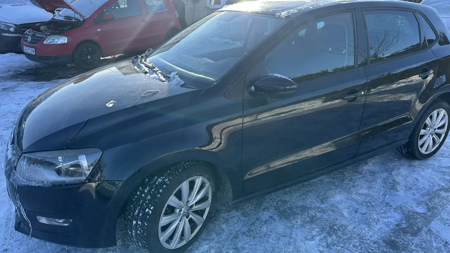 VOLKSWAGEN Polo -