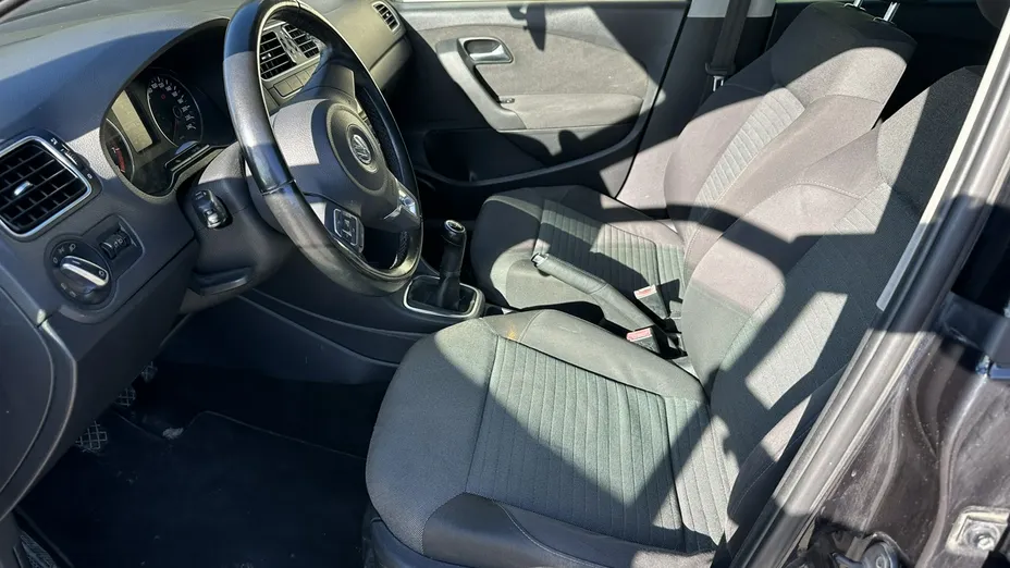 VOLKSWAGEN Polo -