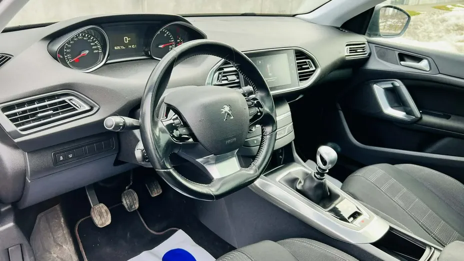 PEUGEOT 308 -