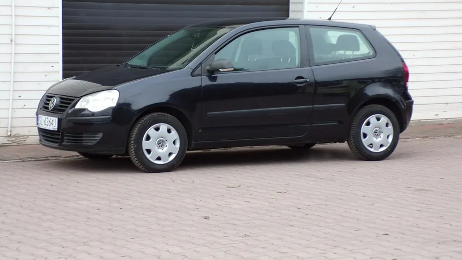 VOLKSWAGEN Polo -