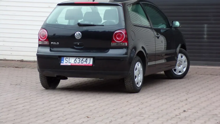 VOLKSWAGEN Polo -