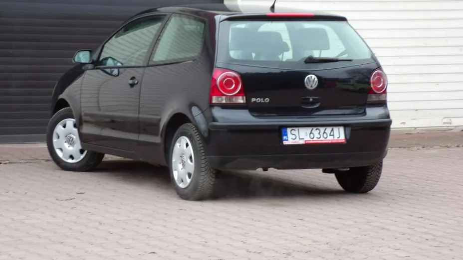 VOLKSWAGEN Polo -