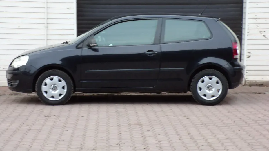 VOLKSWAGEN Polo -