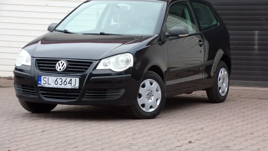 VOLKSWAGEN Polo -