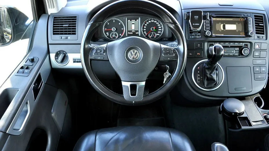 VOLKSWAGEN Multivan -