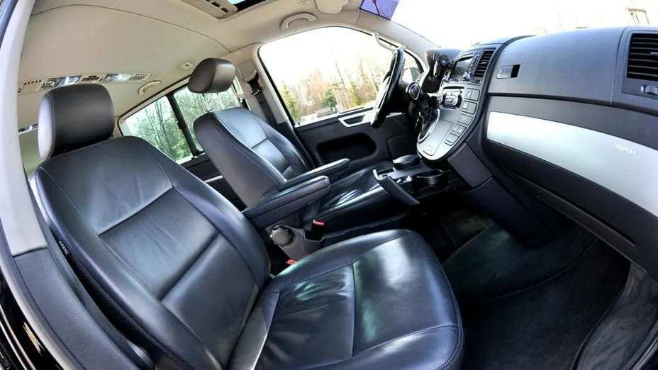 VOLKSWAGEN Multivan -