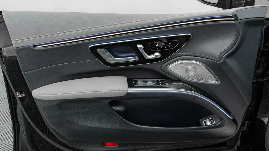 MERCEDES-BENZ EQS -
