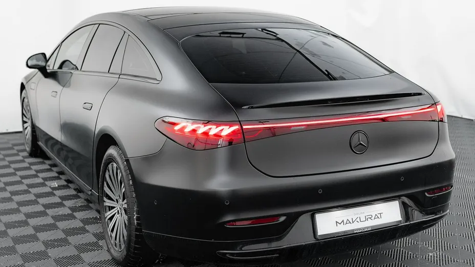 MERCEDES-BENZ EQS -