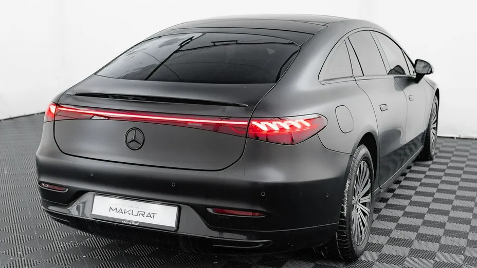 MERCEDES-BENZ EQS -