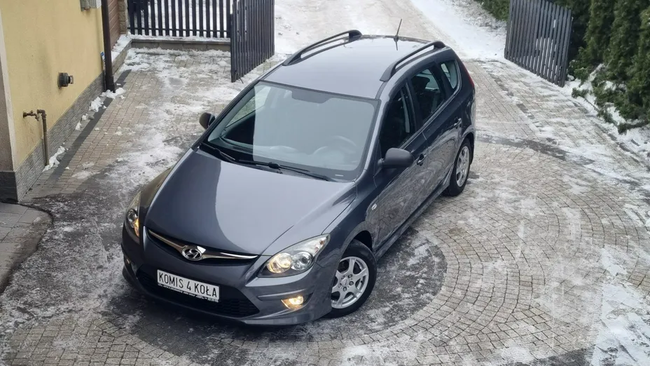 HYUNDAI i30 -