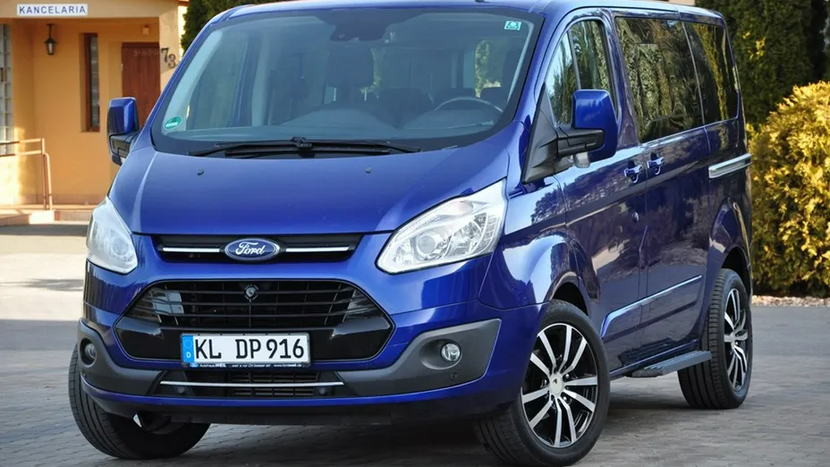 FORD Tourneo Custom -