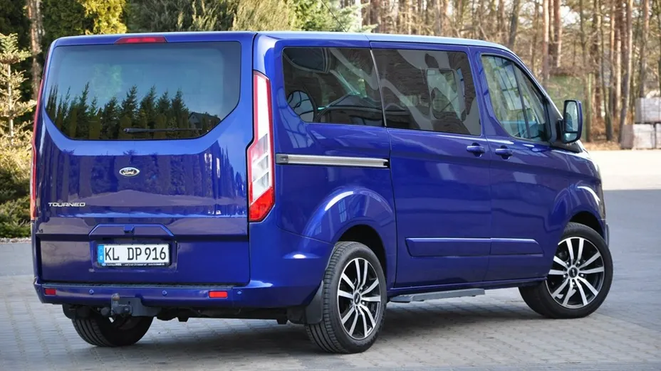 FORD Tourneo Custom -