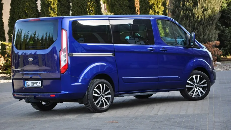 FORD Tourneo Custom -