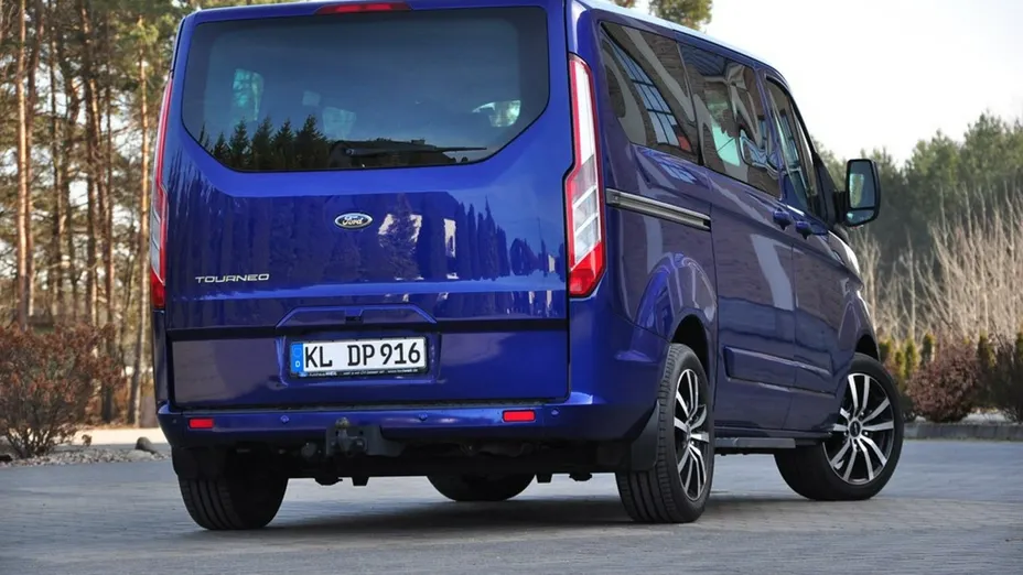 FORD Tourneo Custom -