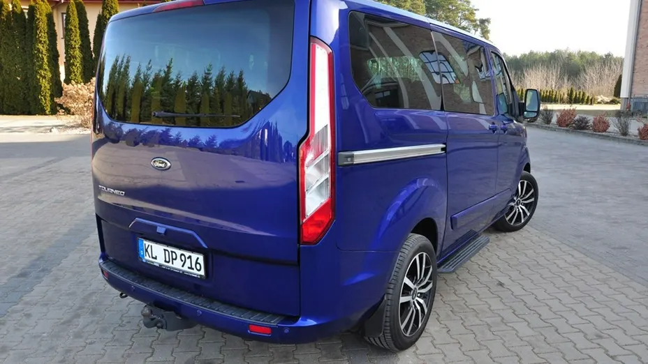 FORD Tourneo Custom -