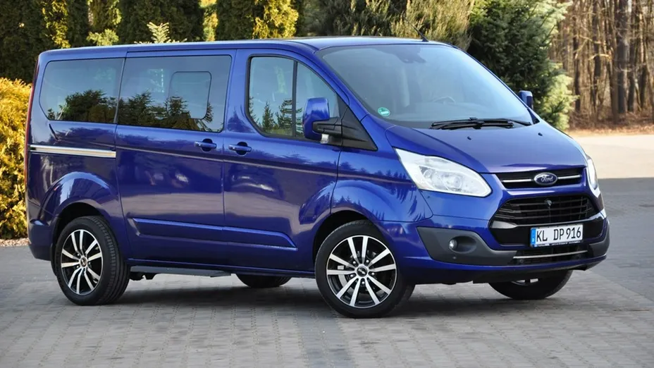 FORD Tourneo Custom -
