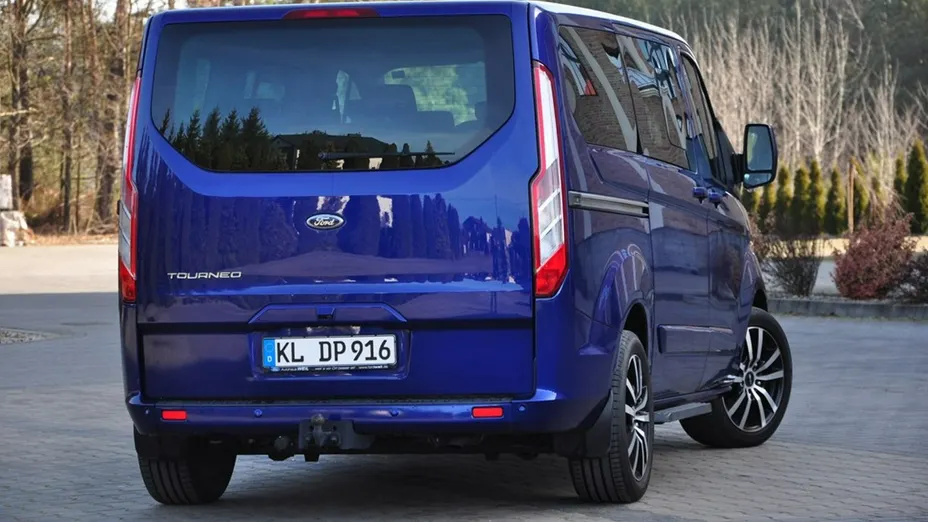 FORD Tourneo Custom -