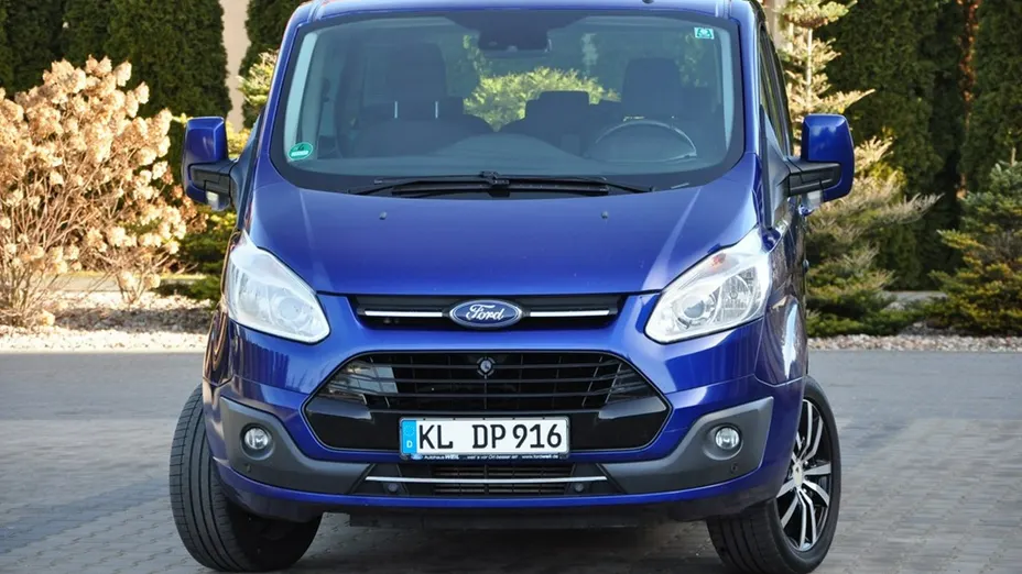 FORD Tourneo Custom -