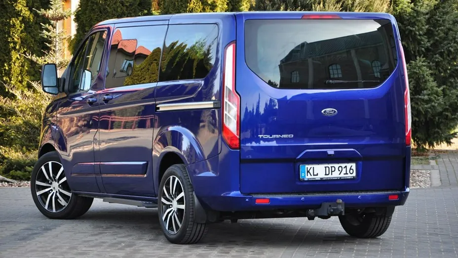 FORD Tourneo Custom -