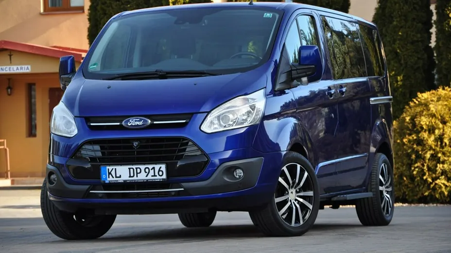 FORD Tourneo Custom -