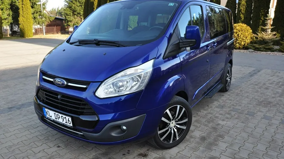 FORD Tourneo Custom -