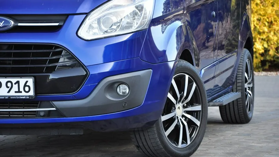 FORD Tourneo Custom -