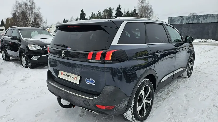 PEUGEOT 5008 -