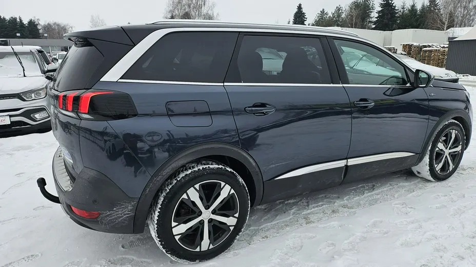 PEUGEOT 5008 -