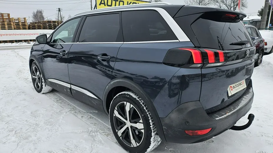 PEUGEOT 5008 -